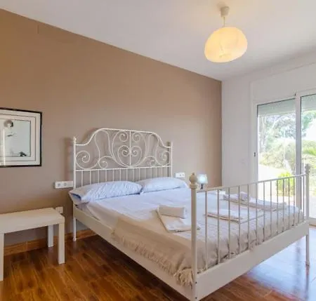 Sleeps 9 Pool Wifi Villa